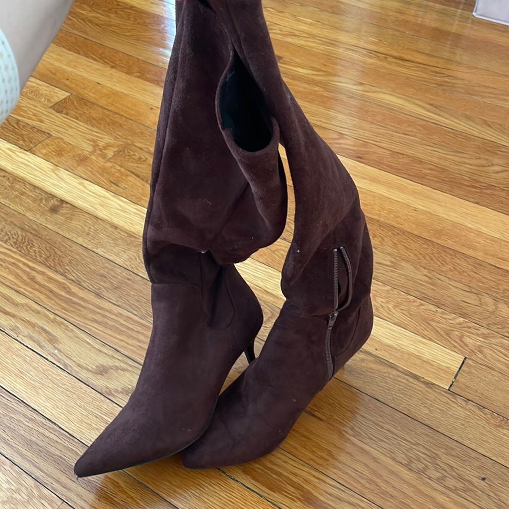 Dark brown knew high boots